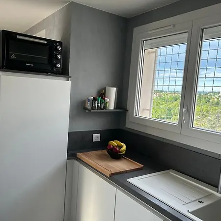 Et Equipe Avec Vue Sur Le Bassin Vichyssois 아파트 비시