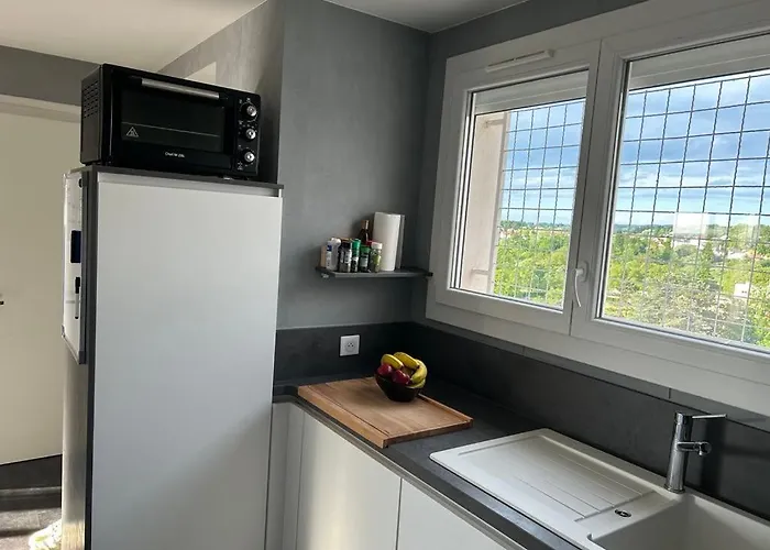 Et Equipe Avec Vue Sur Le Bassin Vichyssois 아파트 비시